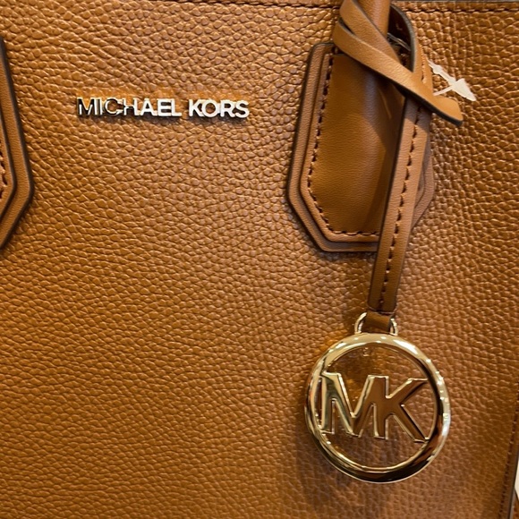 Michael Kors Mercer Medium Pebbled Leather Crossbody Bag - Picture 9 of 16